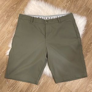 Men’s puma golf shorts in olive green!